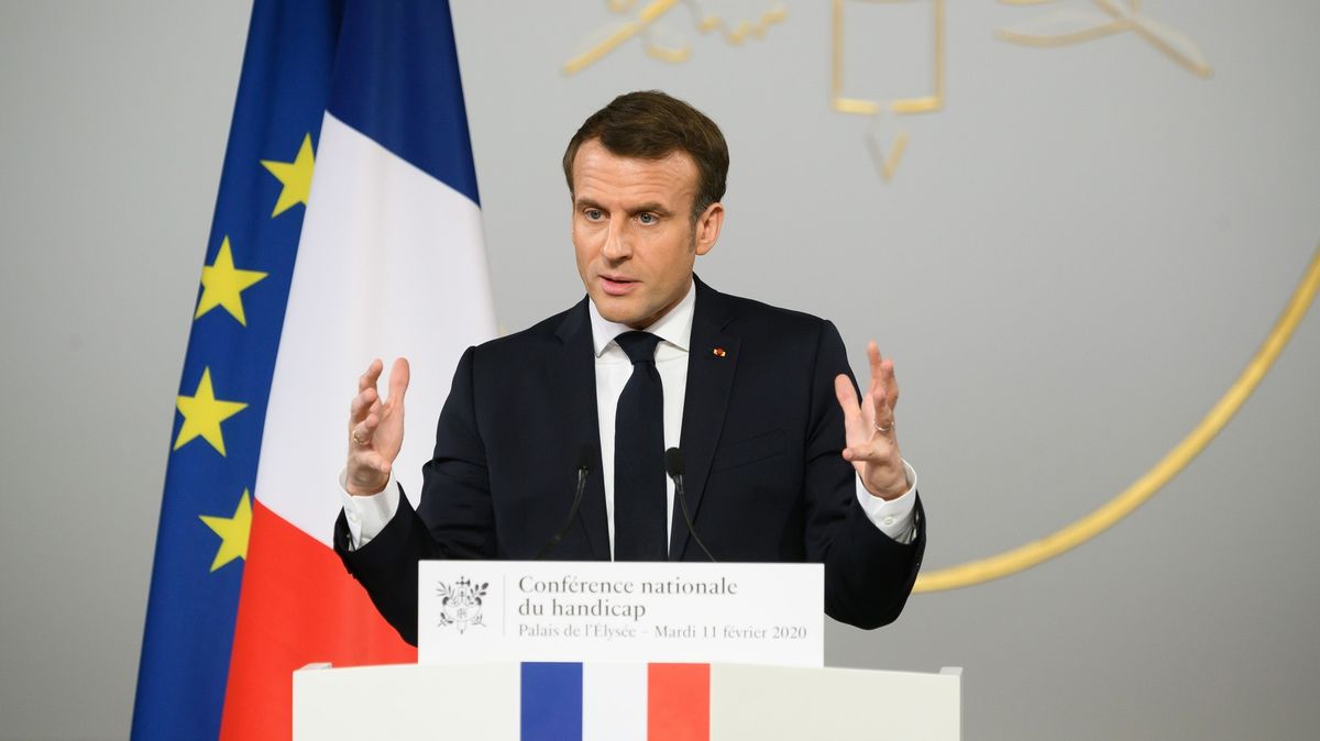 „Francouzi mají právo se rouhat,“ podpořil Macron dívku, co rozzuřila muslimy